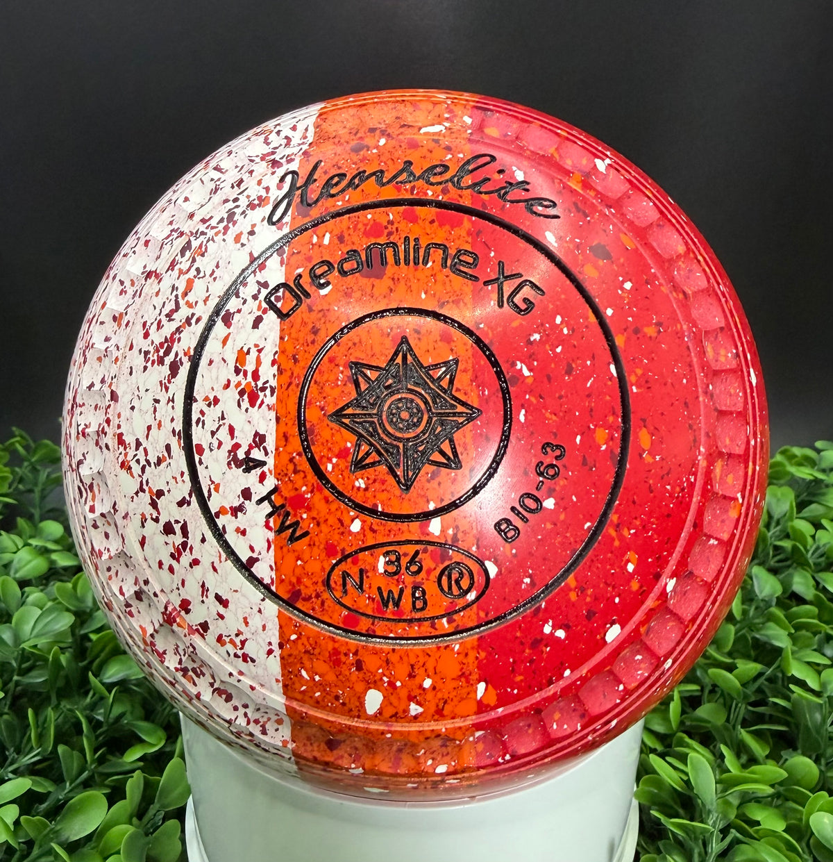 Dreamline Juggernaut Triology size 4 X-Grip Geometric Logo